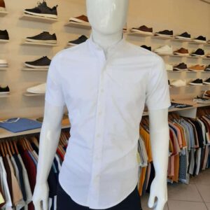 Camisa slim fit cuello mago (logo blanco), color blanco