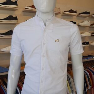 Camisa slim fit cuello mago (logo dorado), color blanco