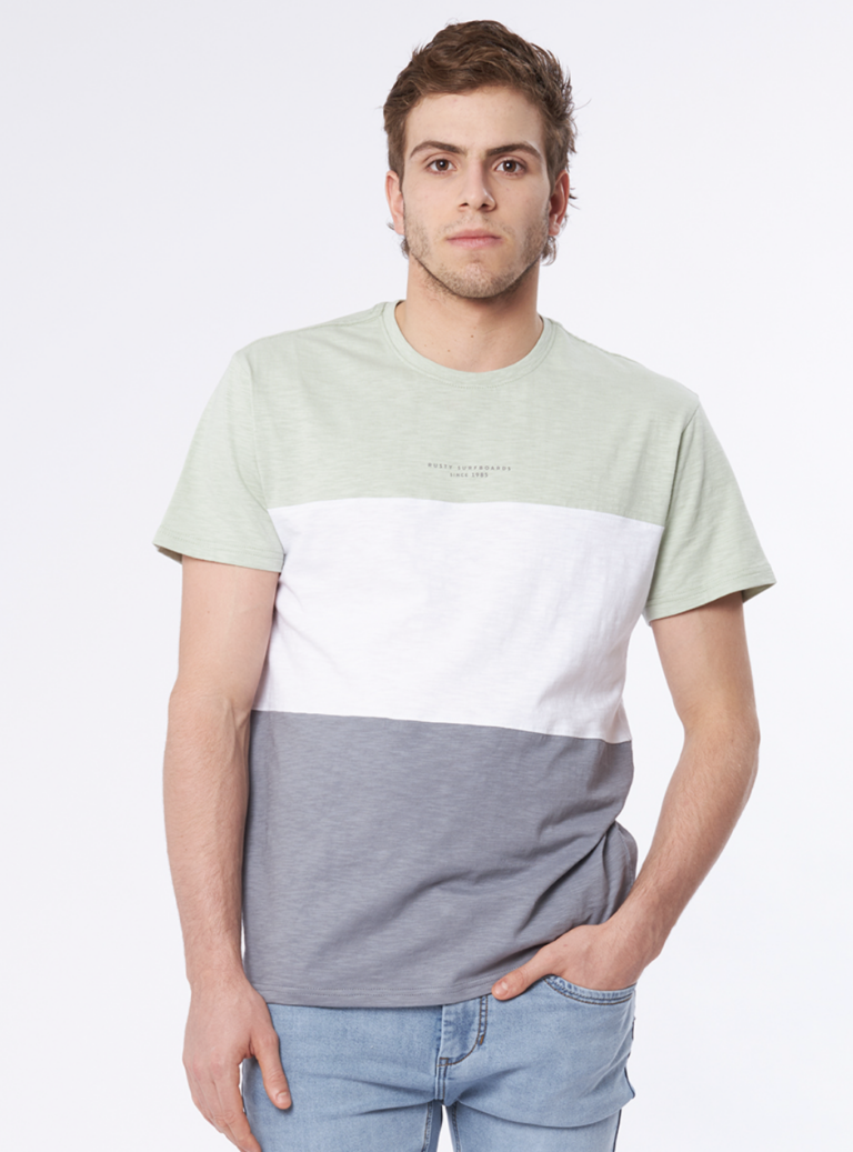 Remera Rusty modelo Antilo, color verde, blanco y gris – FashionPoint