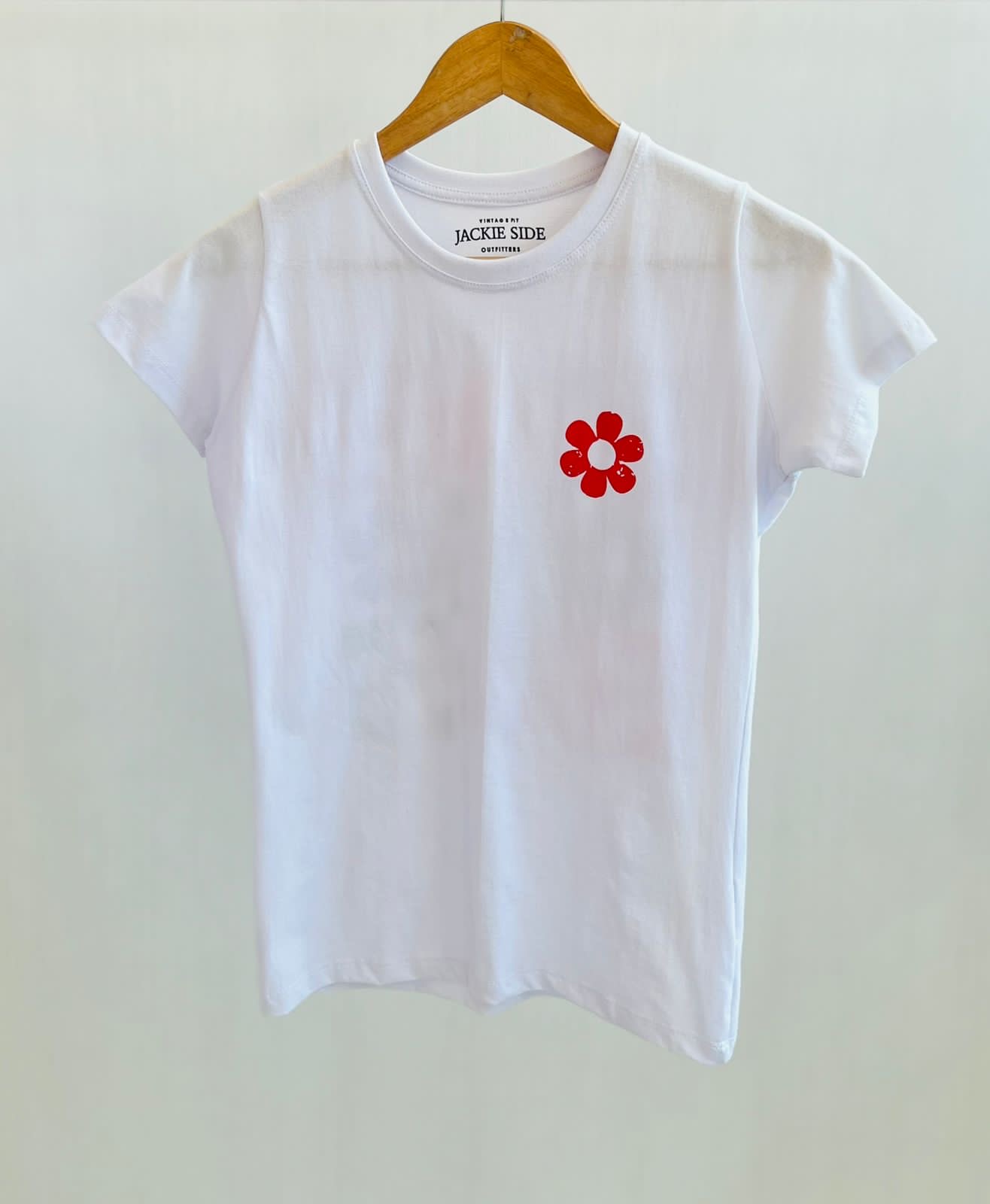 Remera estampada Jackie Side, diseño de flores, blanca