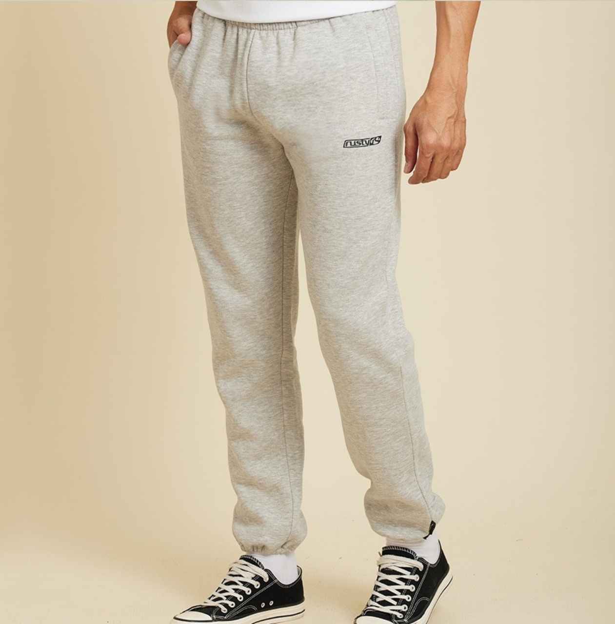 Pantalón Rusty modelo Ganiz, color gris