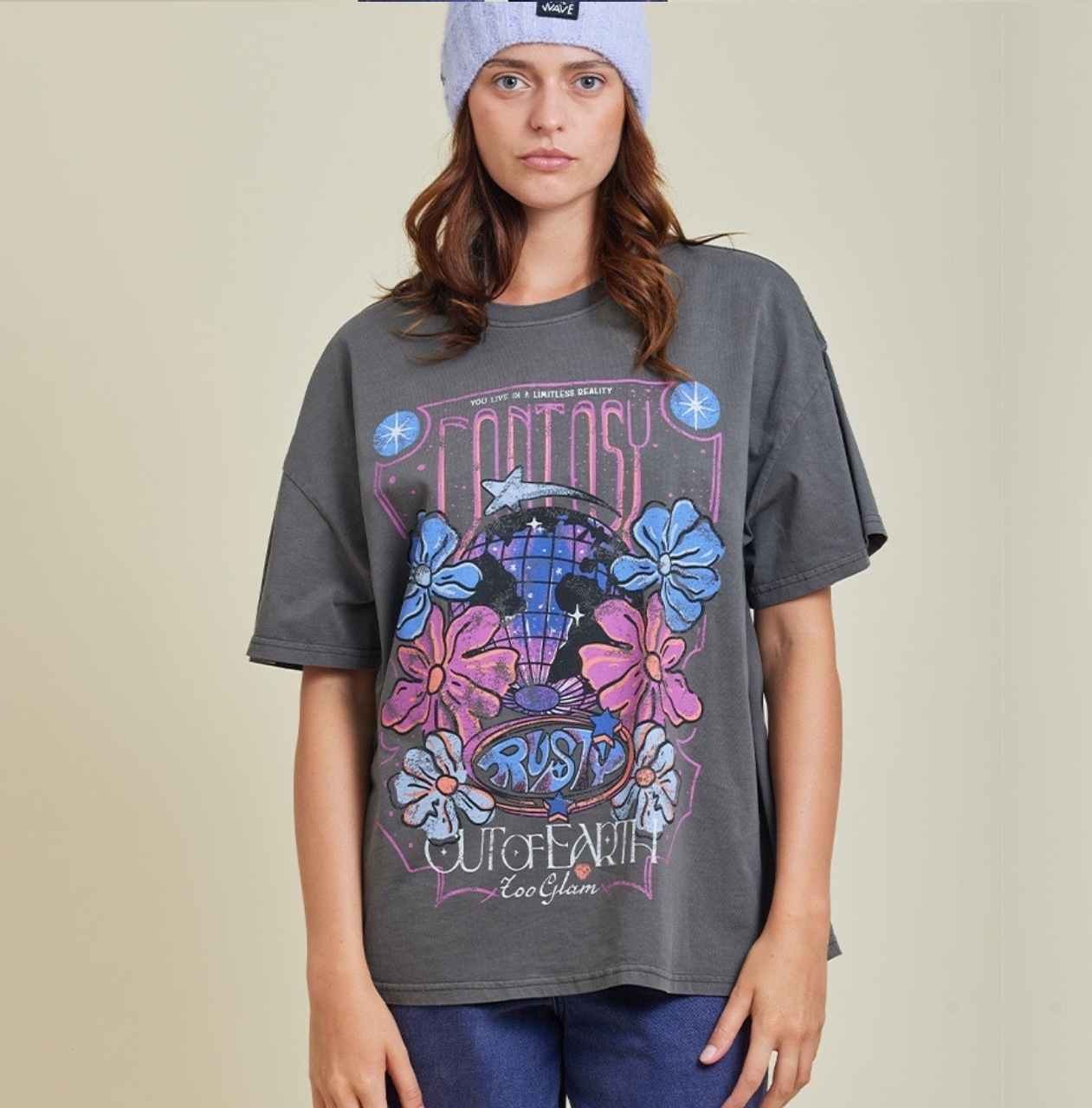 Remera Rusty modelo Laren, color gris