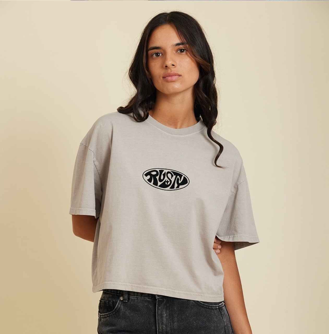 Remera Rusty modelo Erika, color crema