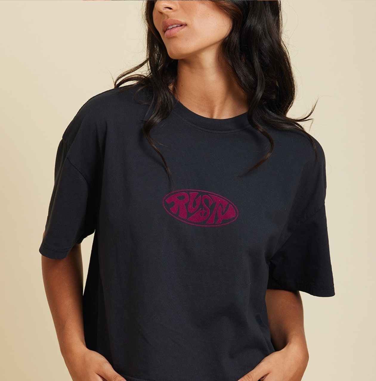 Remera Rusty modelo Erika, color negro