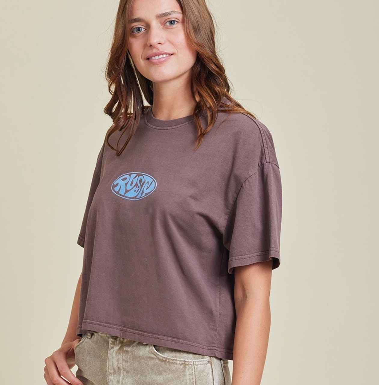 Remera Rusty modelo Erika, color marrón