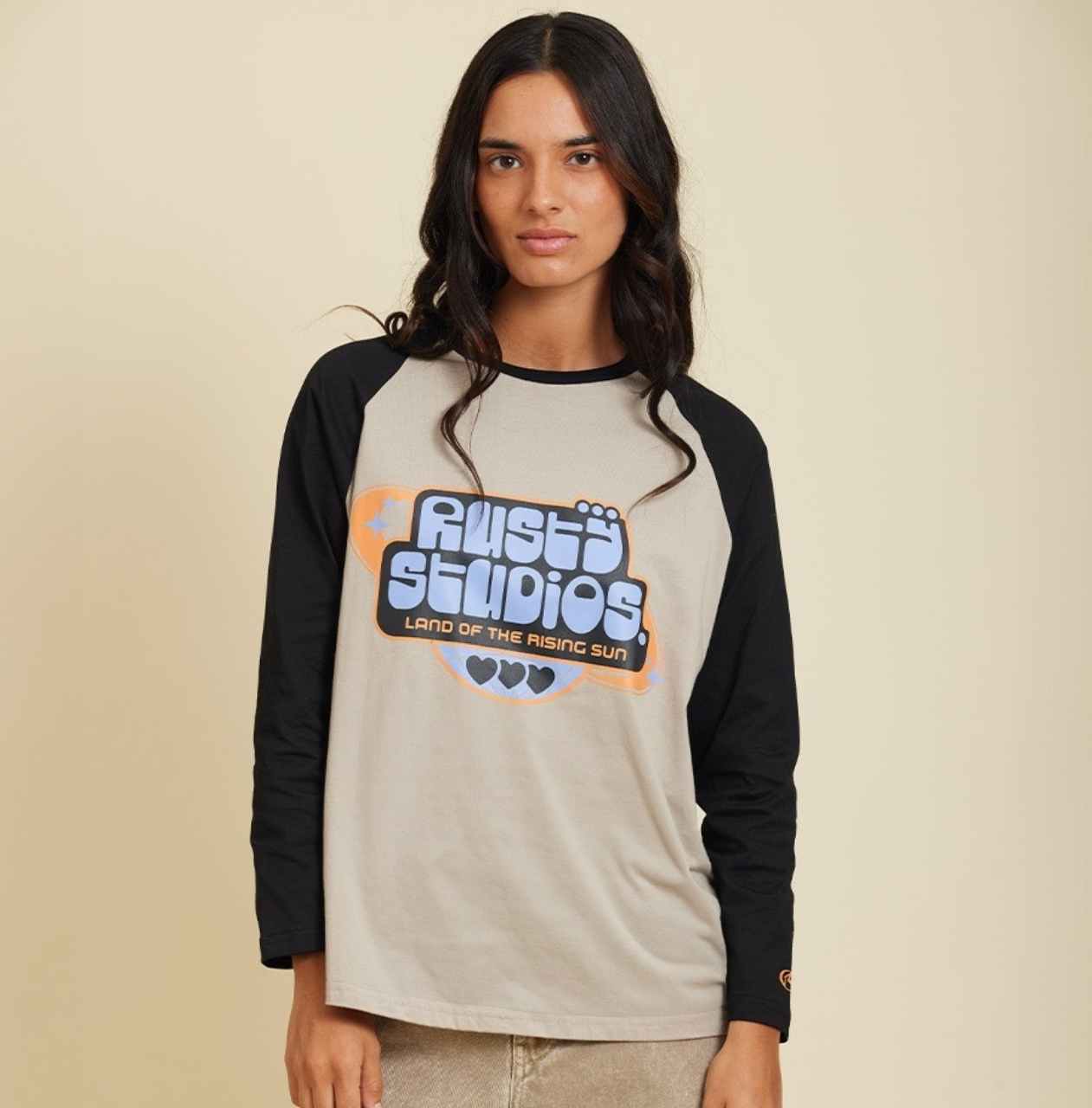 Remera mangas largas Rusty modelo Dacia, color negro