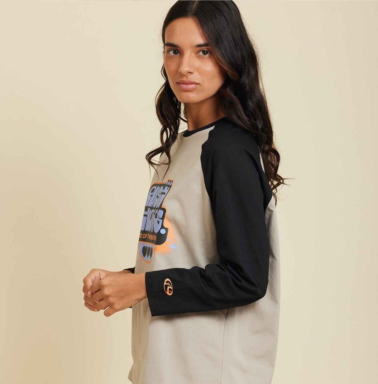 Remera mangas largas Rusty modelo Dacia, color negro