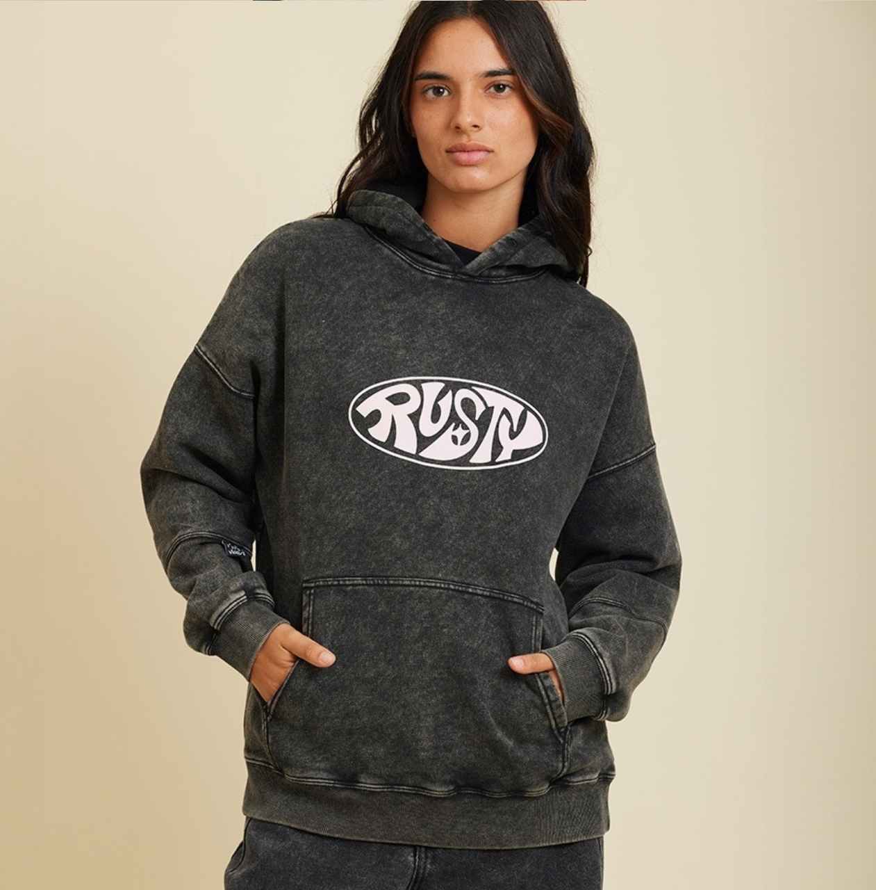 Hoodie Rusty modelo Keri, color negro