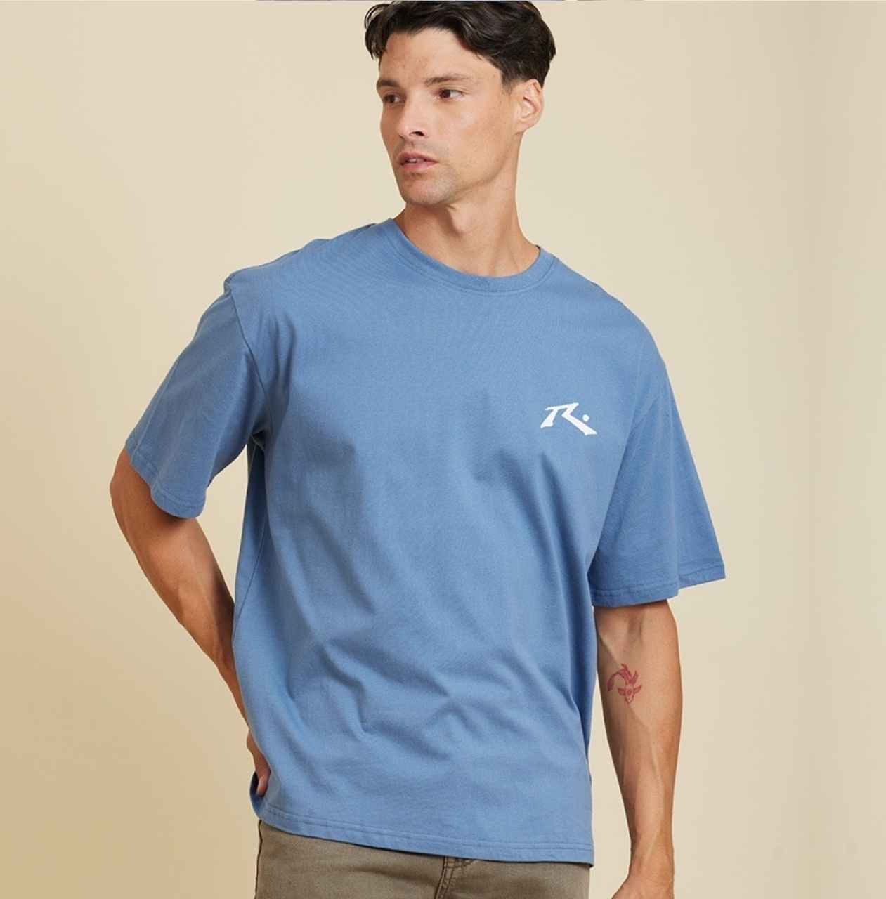 Remera Rusty modelo Galis, color celeste