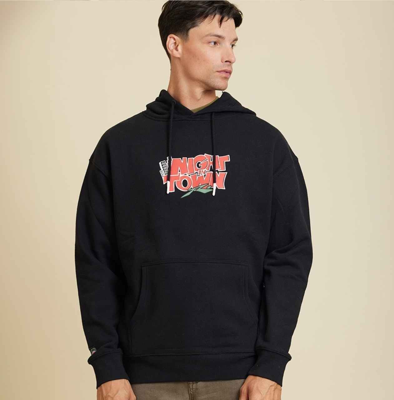 Hoodie Rusty modelo Aiko, color negro