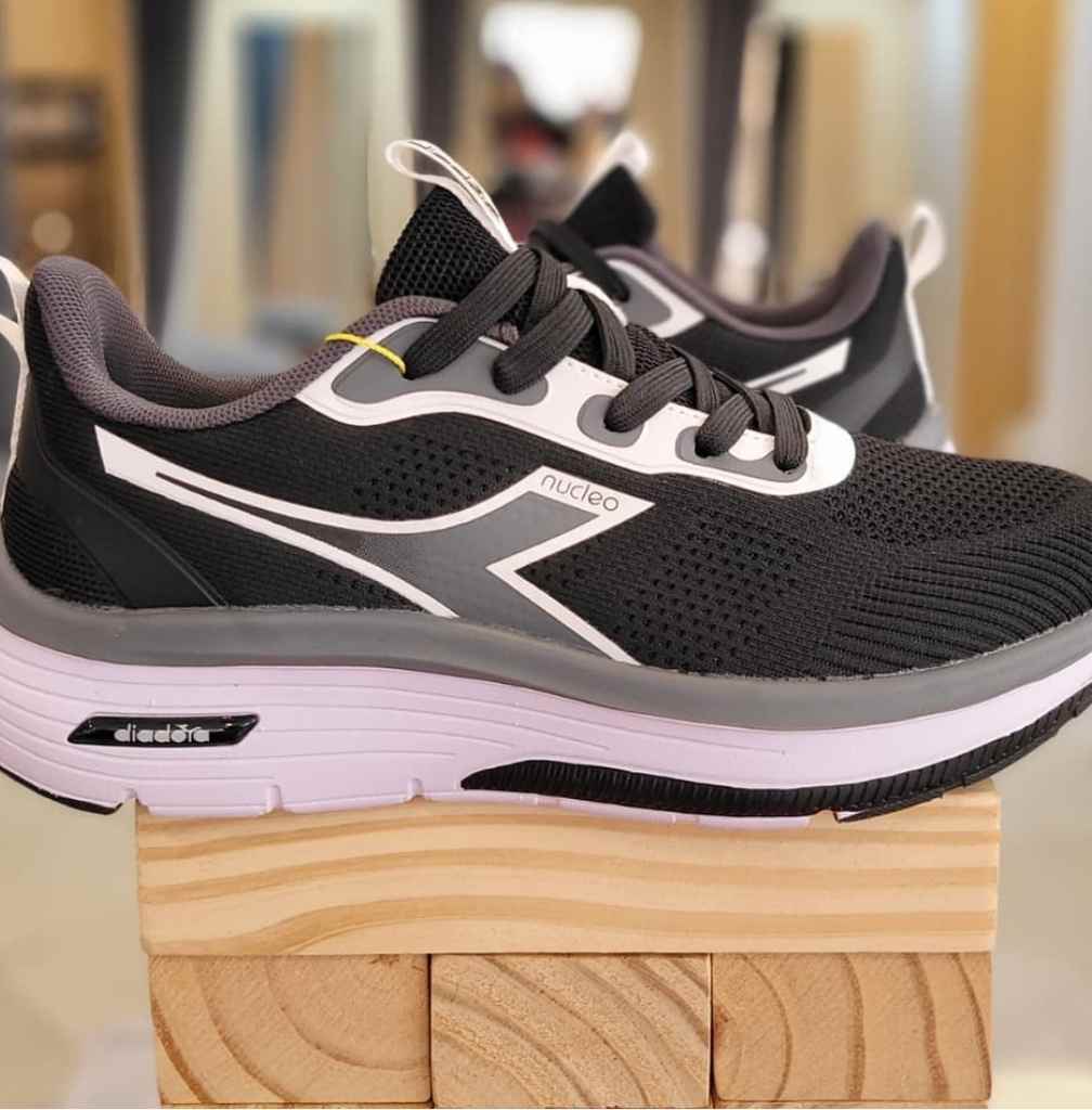 Calzado Diadora Masculino, negro y blanco