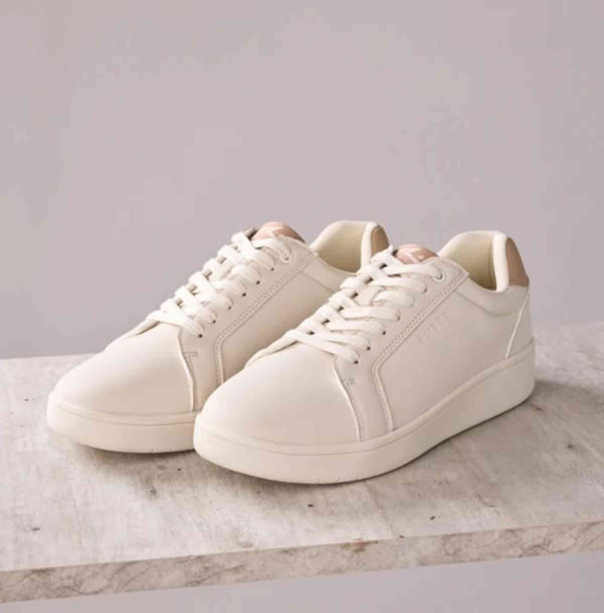 Calzado Rusty, color crema