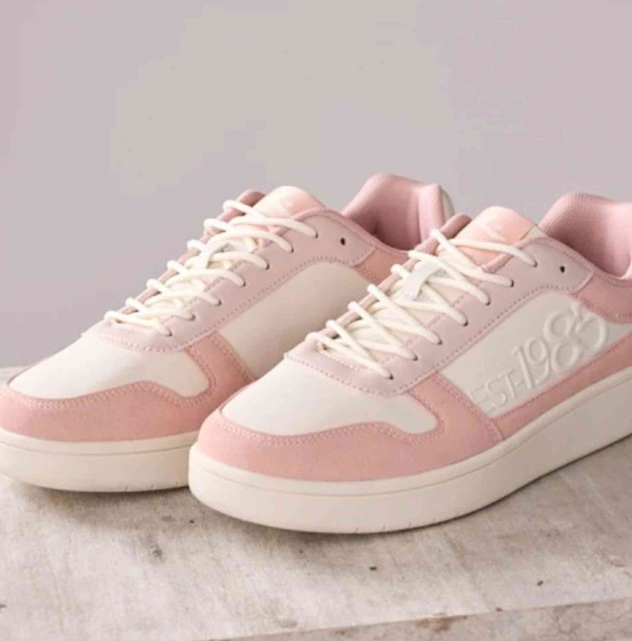 Calzado Rusty, modelo PRAIA, color rosa y crema