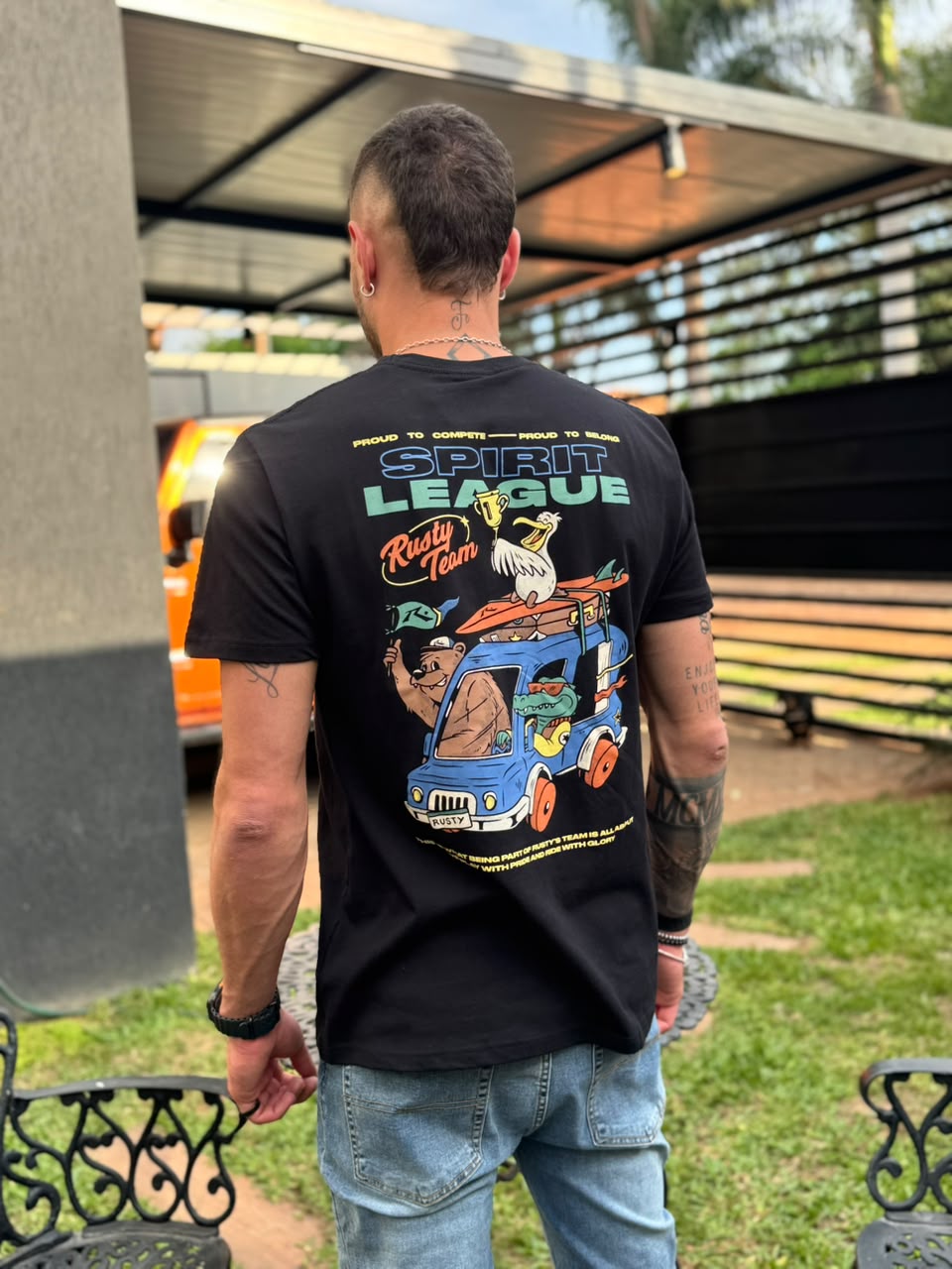 REMERA RUSTY YEOVAL